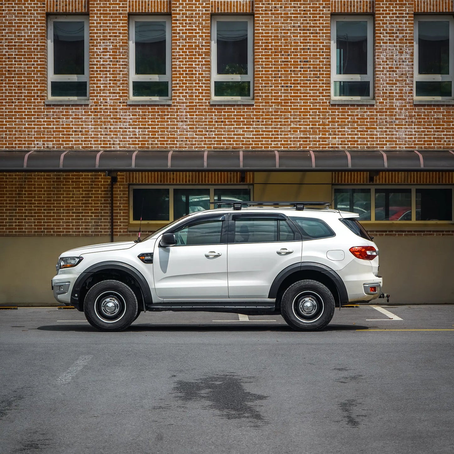 Storm Roof Ford-Everest