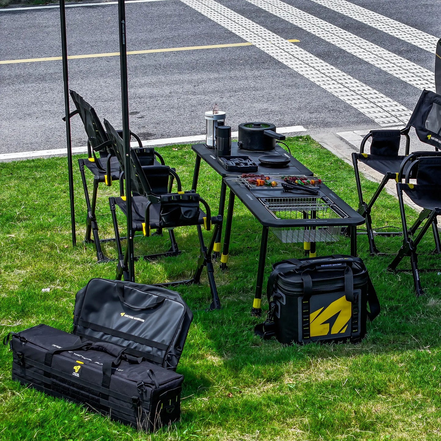 LANDING Magnetic Camping Table